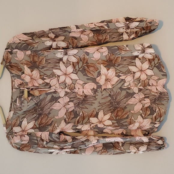 RW&CO FLORAL BLOUSE - Picture 3 of 4